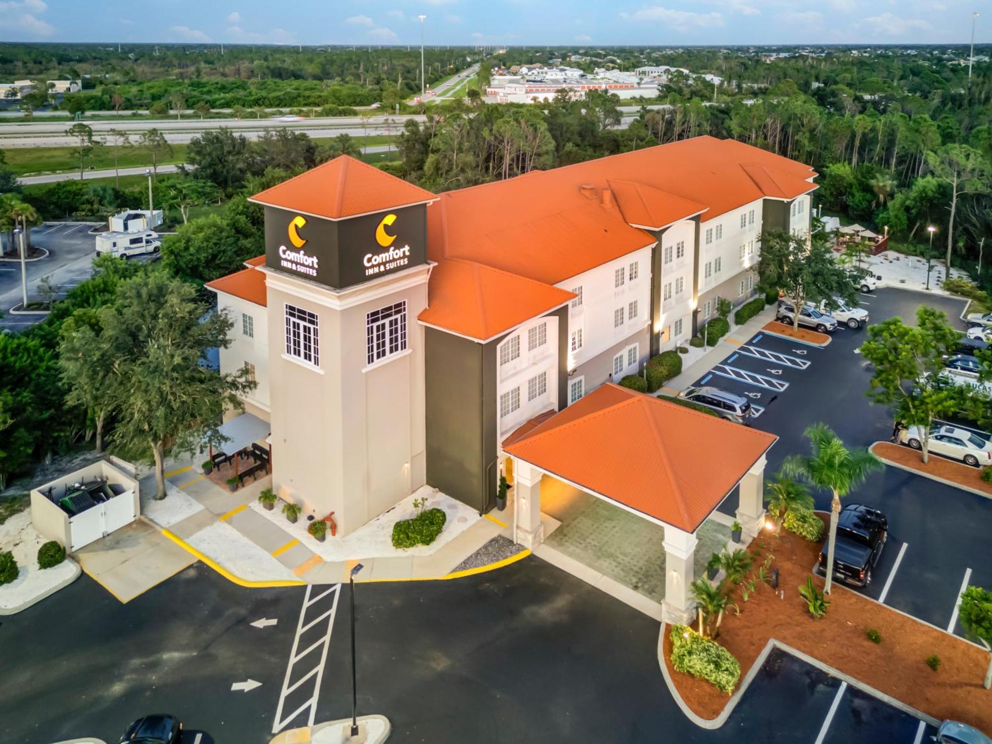 Comfort Inn & Suites Port Charlotte-Punta Gorda Bagian luar foto