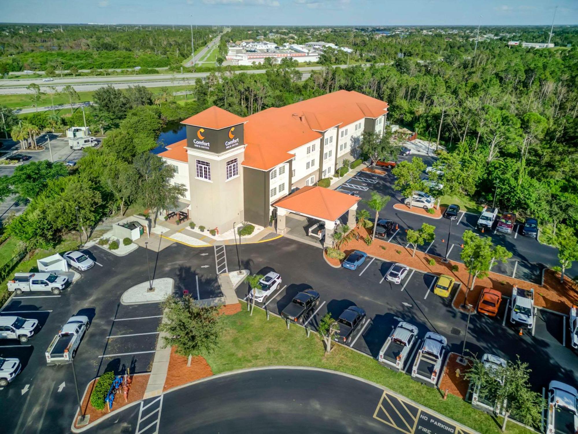 Comfort Inn & Suites Port Charlotte-Punta Gorda Bagian luar foto