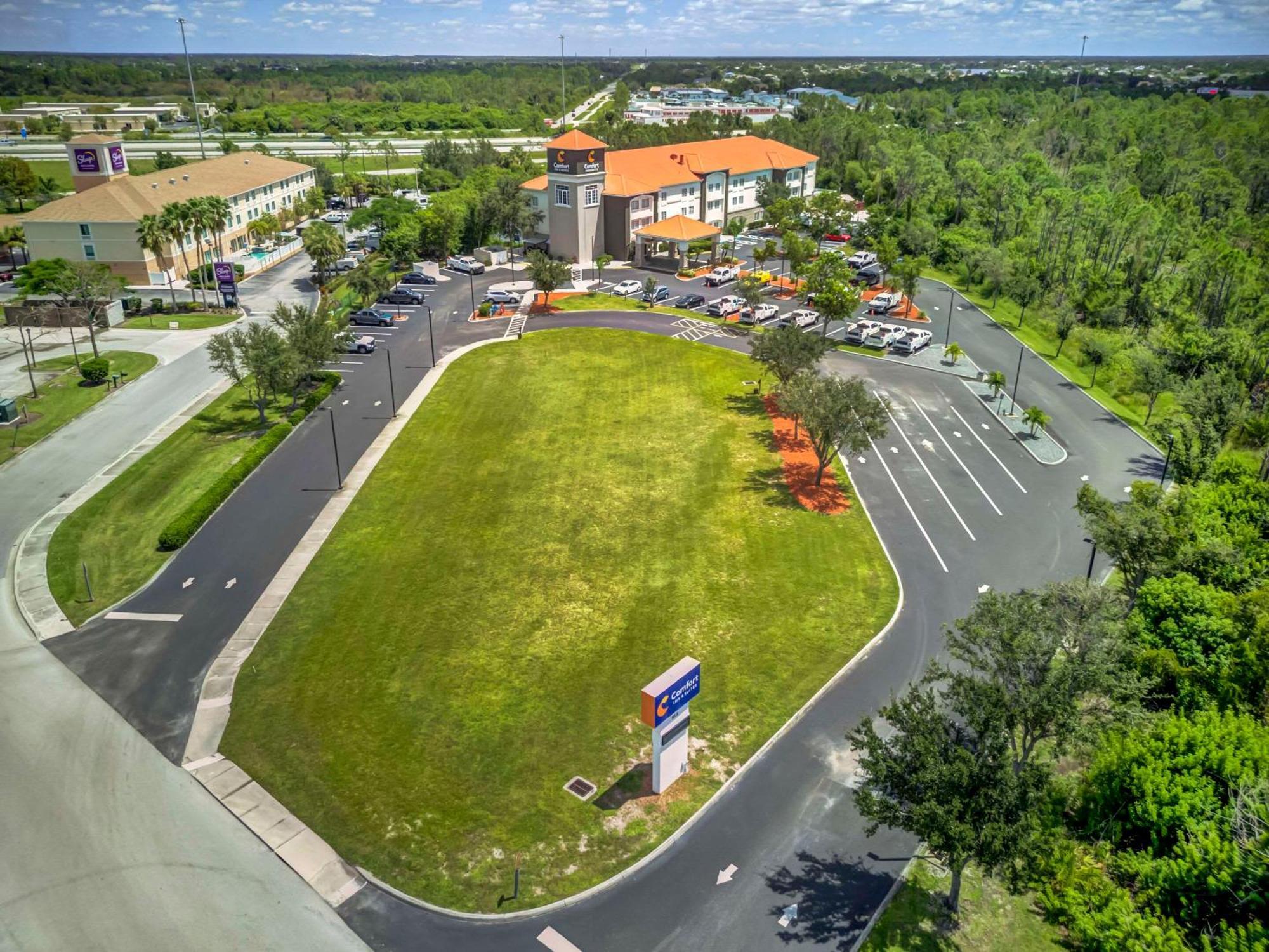 Comfort Inn & Suites Port Charlotte-Punta Gorda Bagian luar foto